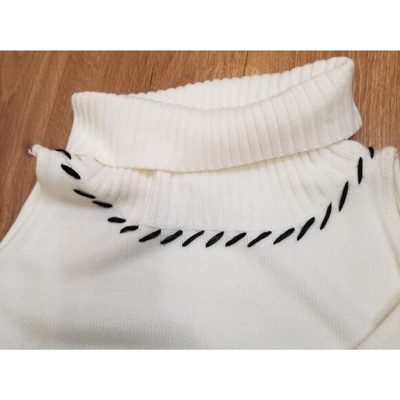 NWOT's -VENUS Cold Shoulder White Ribbed Knit Turtle Neck Black Trim; Size 2X - Picture 5 of 11